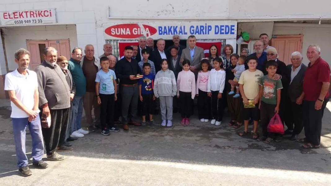 Mersin’de 90 Yaşındaki Garip Dede Yılın Esnafı Seçildi 3